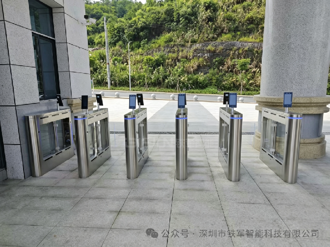 鐵軍智能校園人臉識別擺閘廠家直供：支持OEM/ODM定制